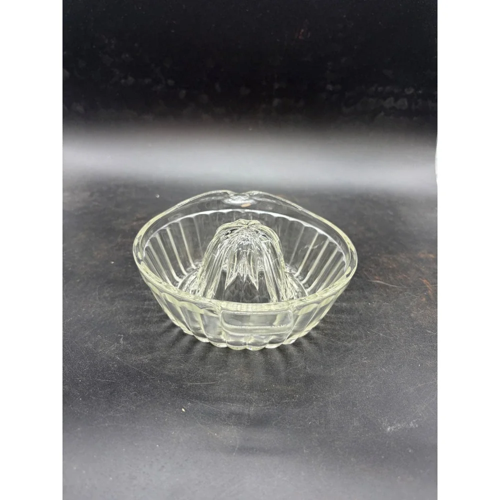 Vintage Clear‎ Glass Citrus Juicer Reamer Ribbed Bowl with Spout and Handle